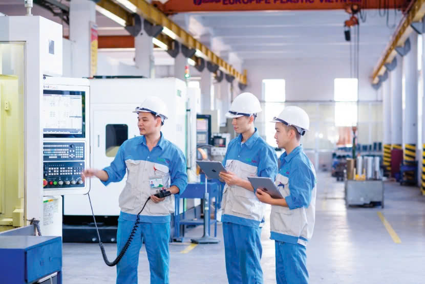Bên trong nhà máy EUROPIPE: Nơi châm ngòi cho cuộc bùng nổ robot của AMACCAO
